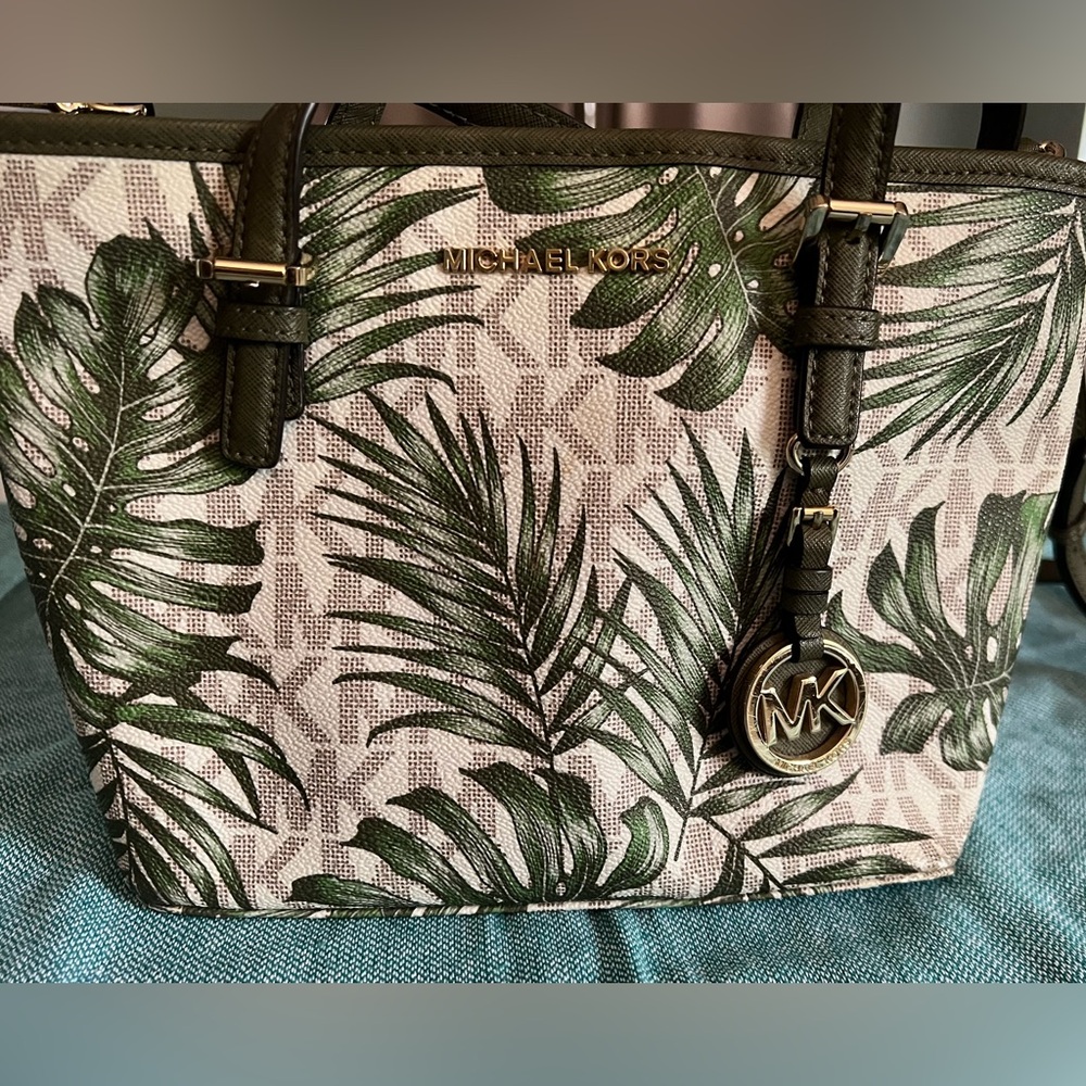 Michael Kors purse, small - medium size, crossbody and handles